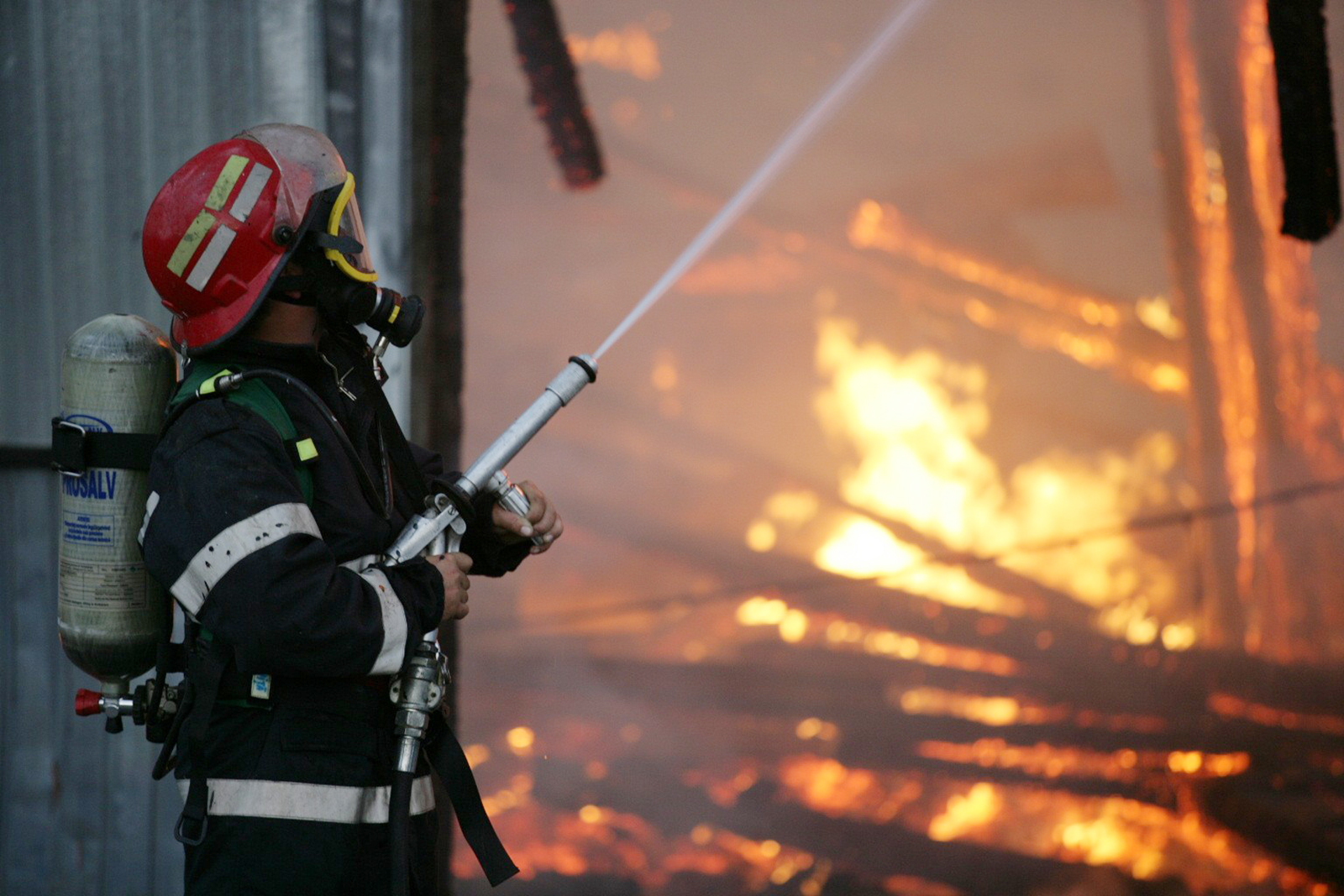Tűz ütött ki egy ipari csarnokban Székelykeresztúron